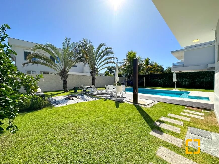 Casa com 320m², 3 quartos (sendo 2 suítes), 3 garagens, no bairro Jurerê Internacional em Florianópolis