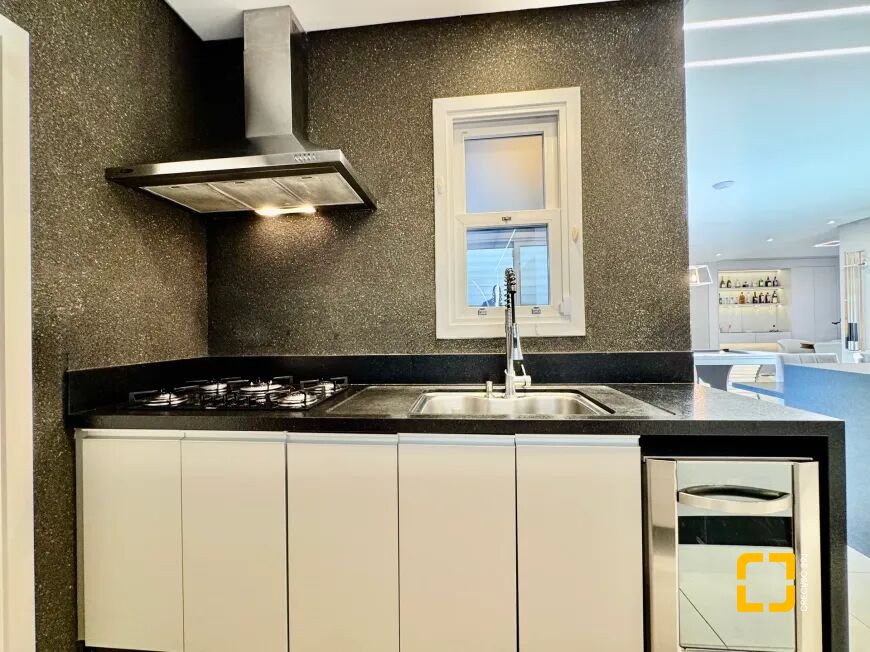 Casa com 320m², 3 quartos (sendo 2 suítes), 3 garagens, no bairro Jurerê Internacional em Florianópolis