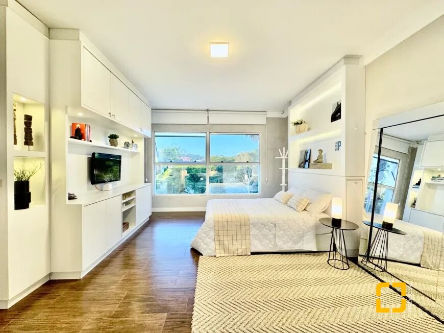 Casa com 320m², 3 quartos (sendo 2 suítes), 3 garagens, no bairro Jurerê Internacional em Florianópolis