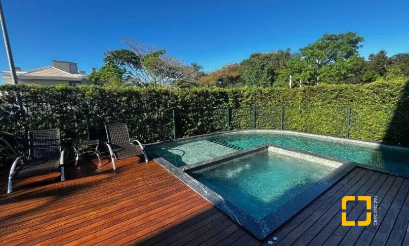 Casa com 433m², 10 quartos (sendo 5 suítes), 4 garagens, no bairro Jurerê Internacional em Florianópolis