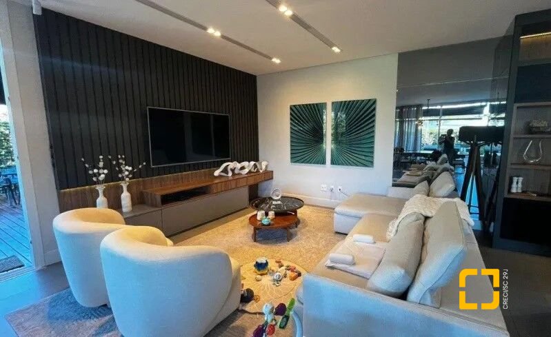 Casa com 433m², 10 quartos (sendo 5 suítes), 4 garagens, no bairro Jurerê Internacional em Florianópolis