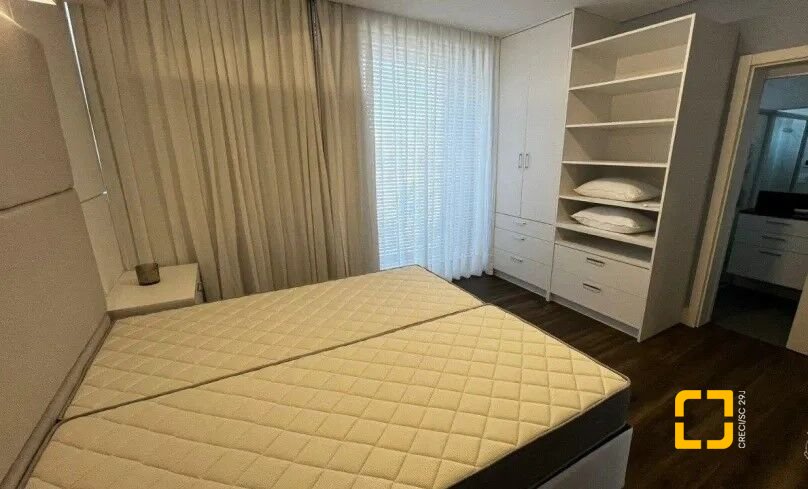 Casa com 433m², 10 quartos (sendo 5 suítes), 4 garagens, no bairro Jurerê Internacional em Florianópolis