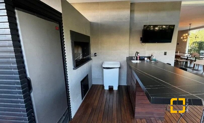 Casa com 433m², 10 quartos (sendo 5 suítes), 4 garagens, no bairro Jurerê Internacional em Florianópolis