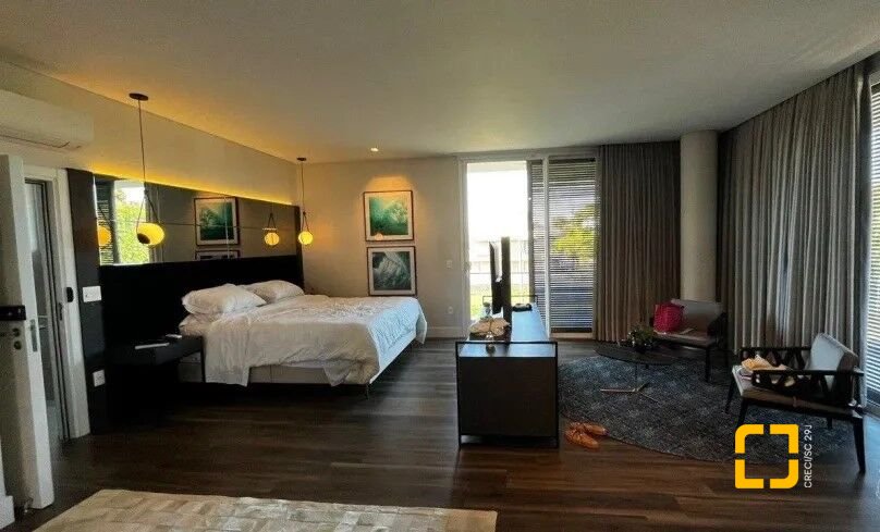 Casa com 433m², 10 quartos (sendo 5 suítes), 4 garagens, no bairro Jurerê Internacional em Florianópolis