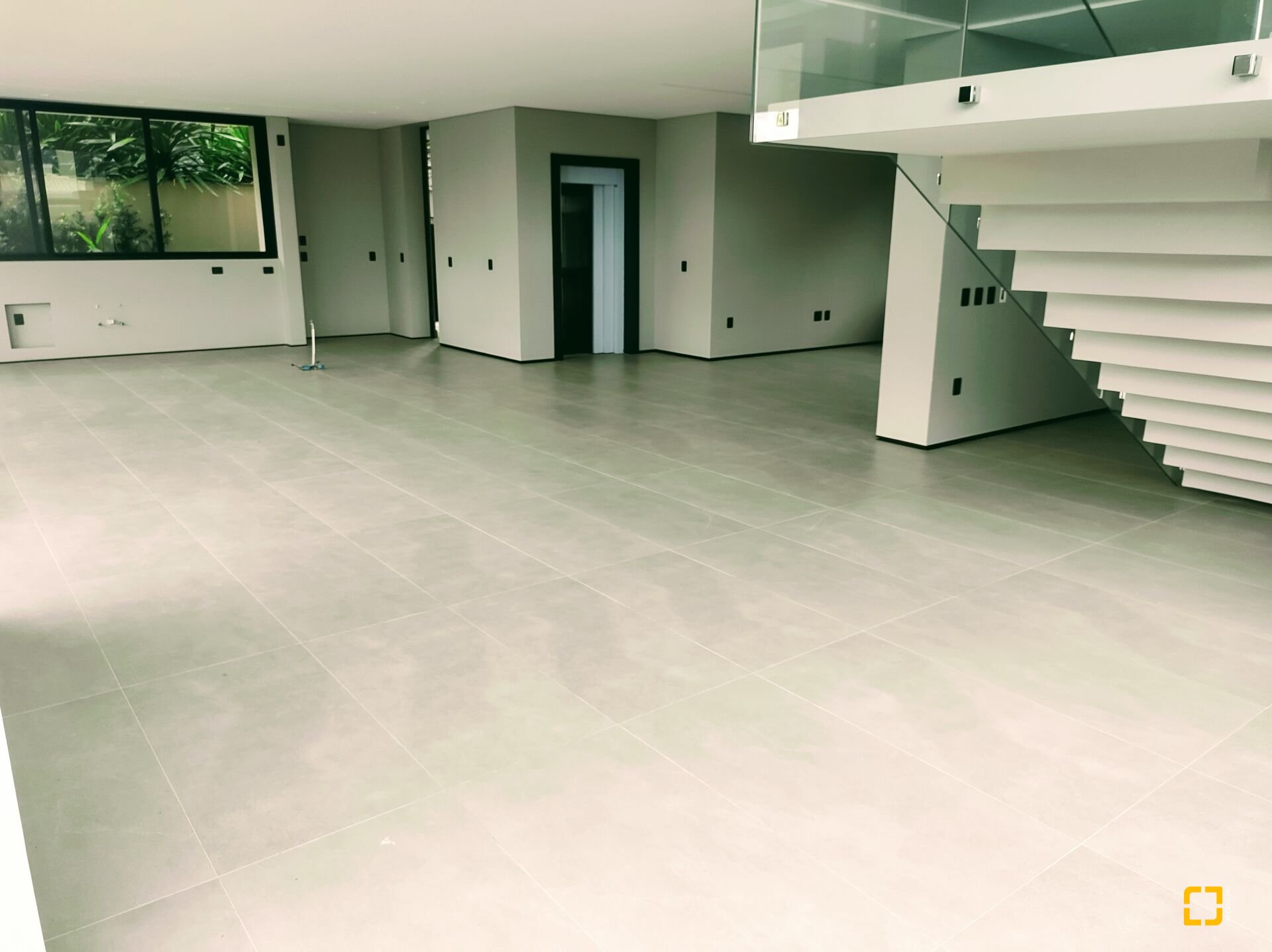 Casa com 700m², 10 quartos (sendo 5 suítes), 6 garagens, no bairro Jurerê Internacional em Florianópolis