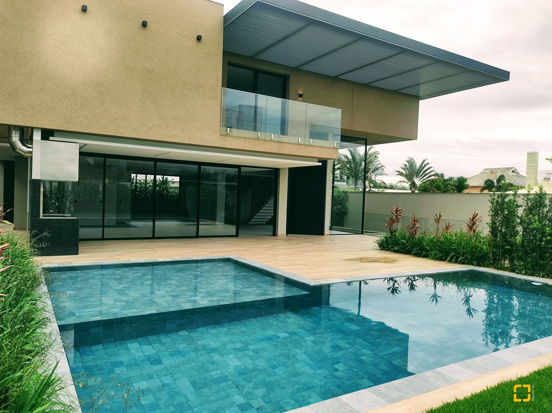 Casa com 700m², 10 quartos (sendo 5 suítes), 6 garagens, no bairro Jurerê Internacional em Florianópolis