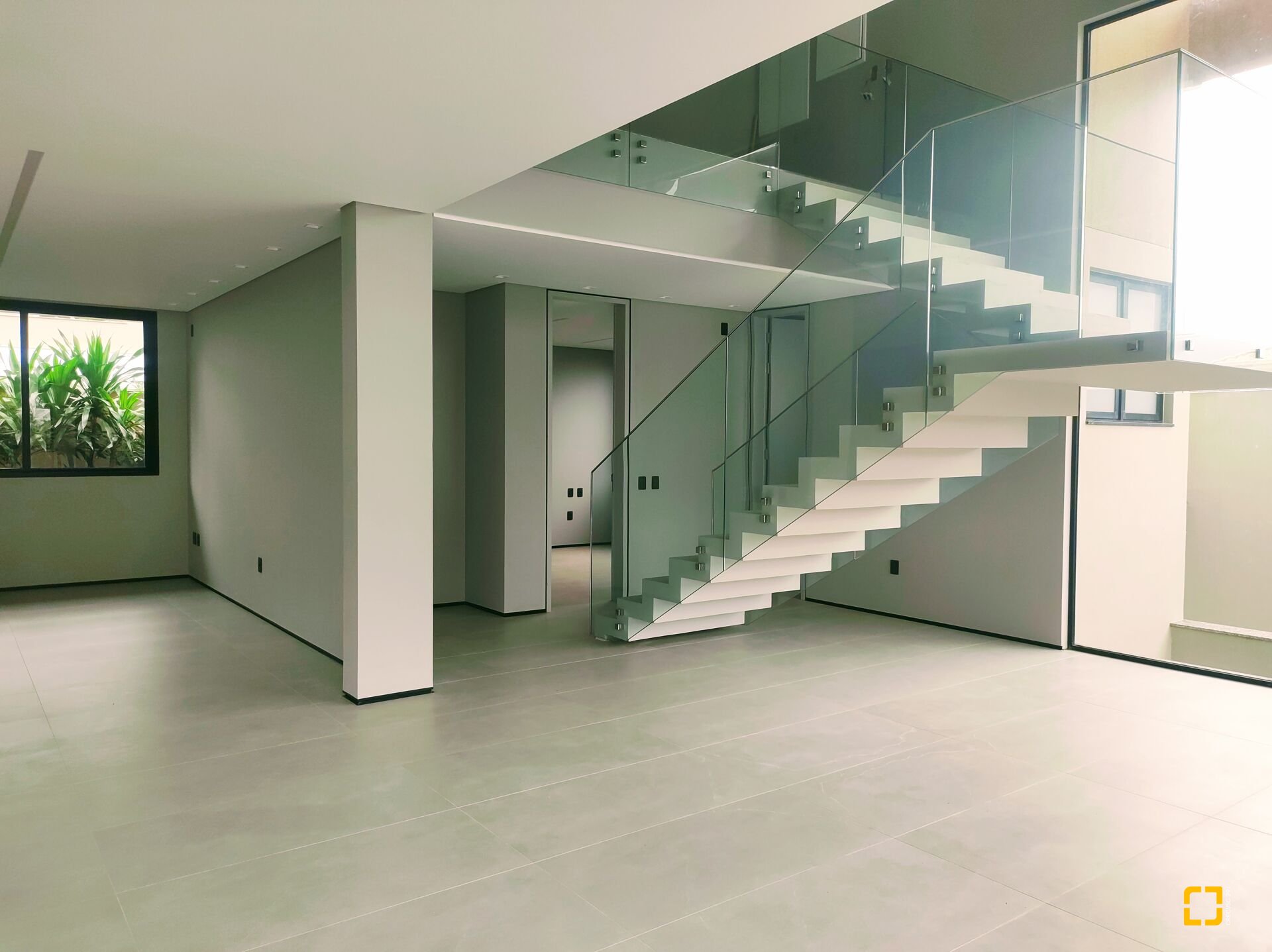 Casa com 700m², 10 quartos (sendo 5 suítes), 6 garagens, no bairro Jurerê Internacional em Florianópolis