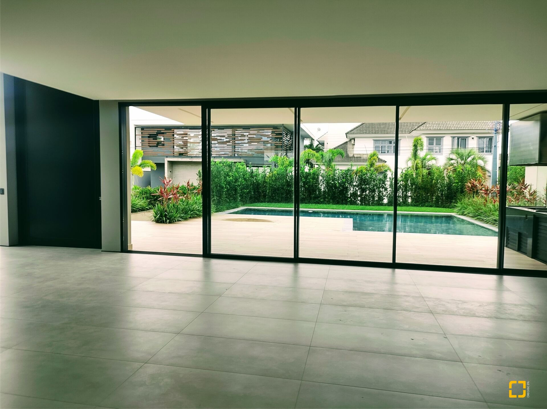 Casa com 700m², 10 quartos (sendo 5 suítes), 6 garagens, no bairro Jurerê Internacional em Florianópolis