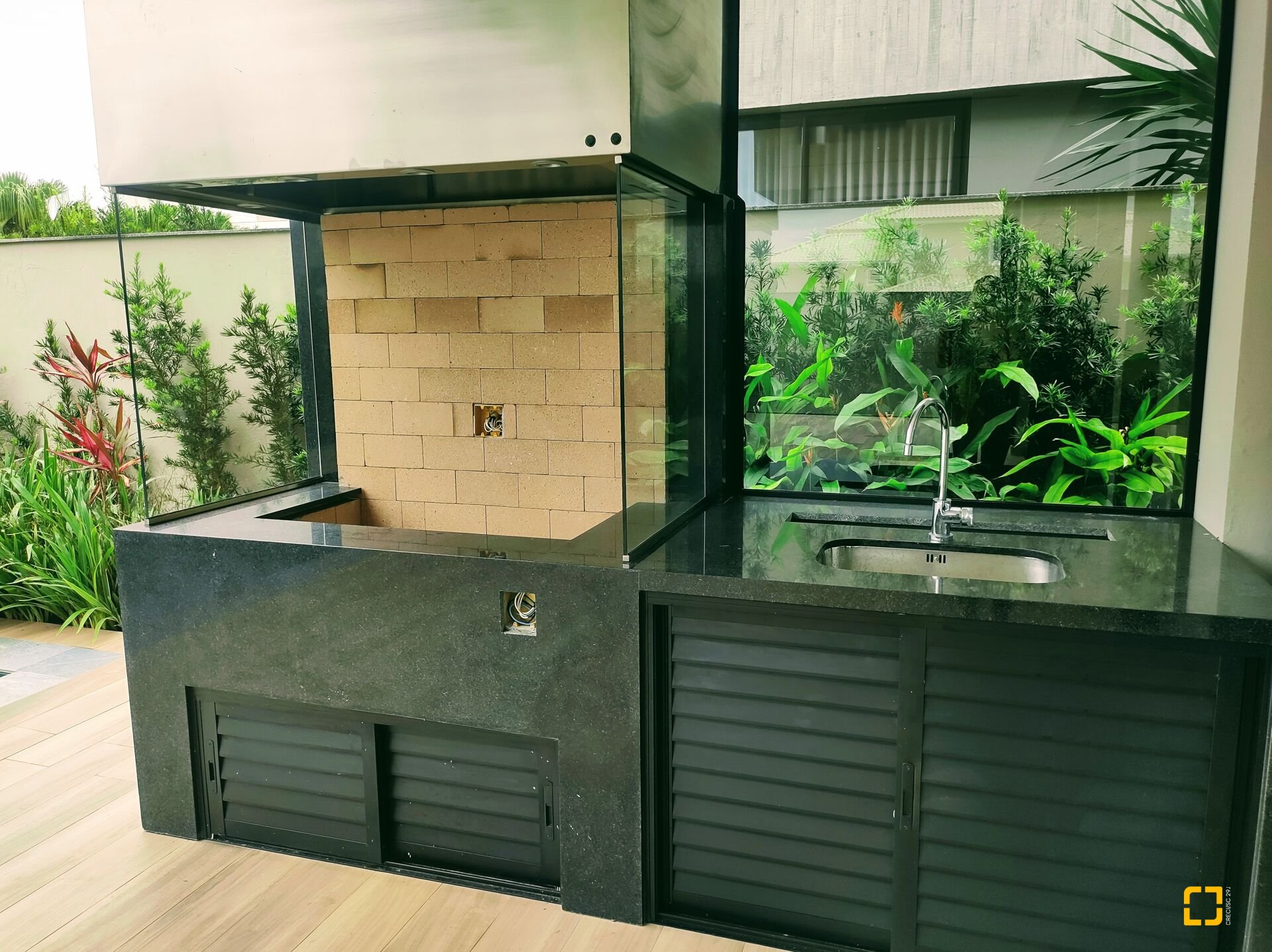 Casa com 700m², 10 quartos (sendo 5 suítes), 6 garagens, no bairro Jurerê Internacional em Florianópolis