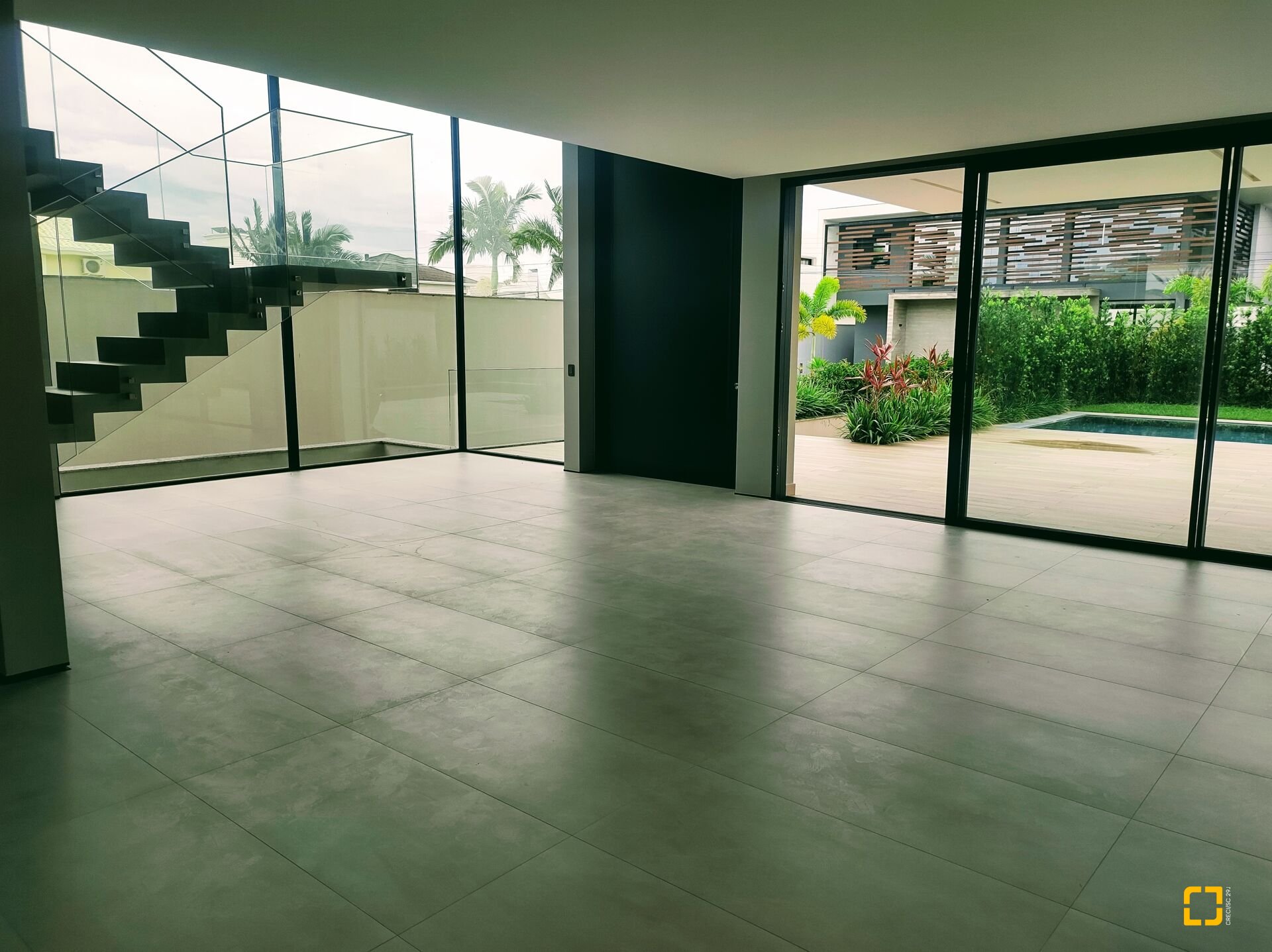 Casa com 700m², 10 quartos (sendo 5 suítes), 6 garagens, no bairro Jurerê Internacional em Florianópolis