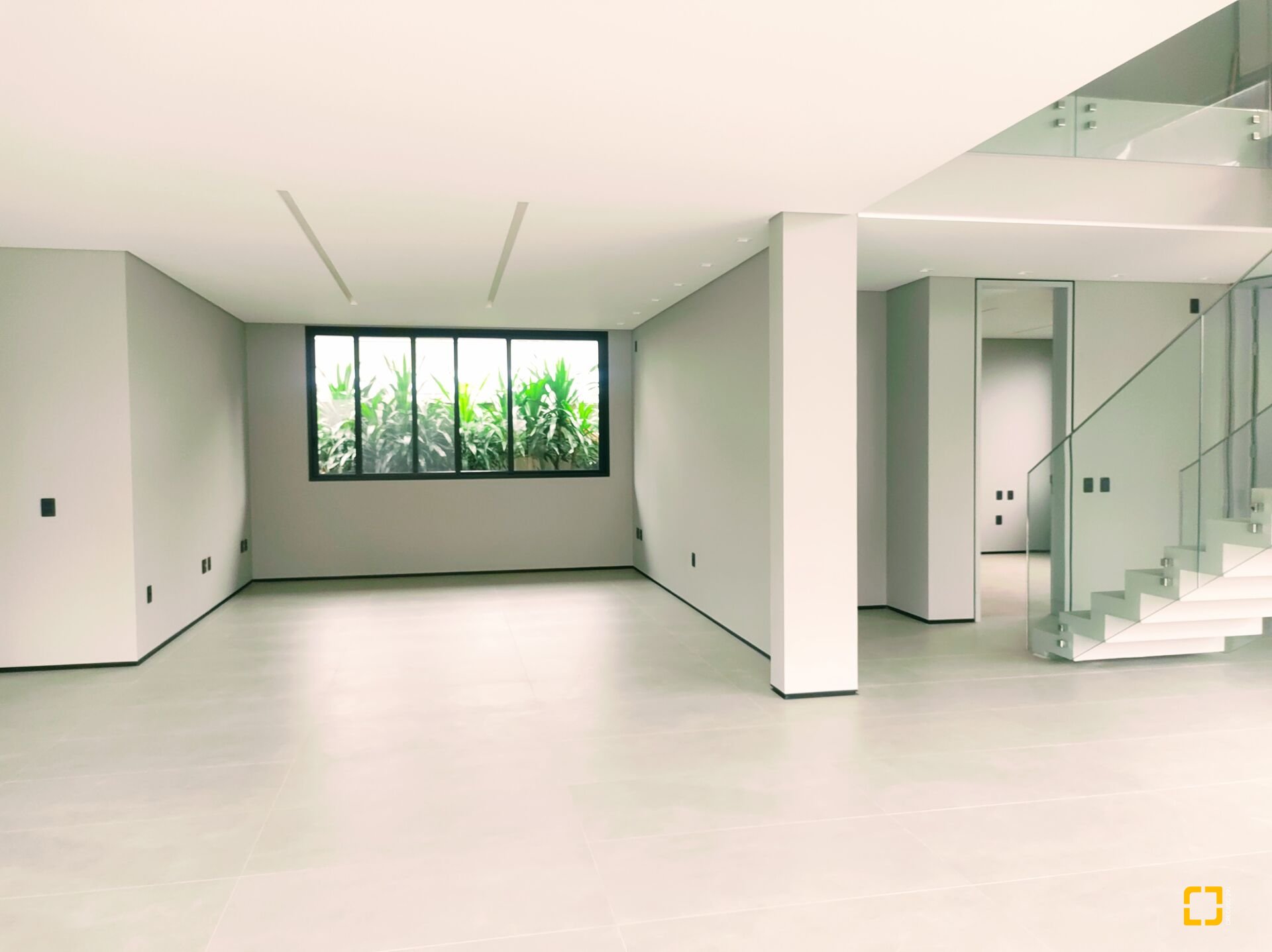 Casa com 700m², 10 quartos (sendo 5 suítes), 6 garagens, no bairro Jurerê Internacional em Florianópolis