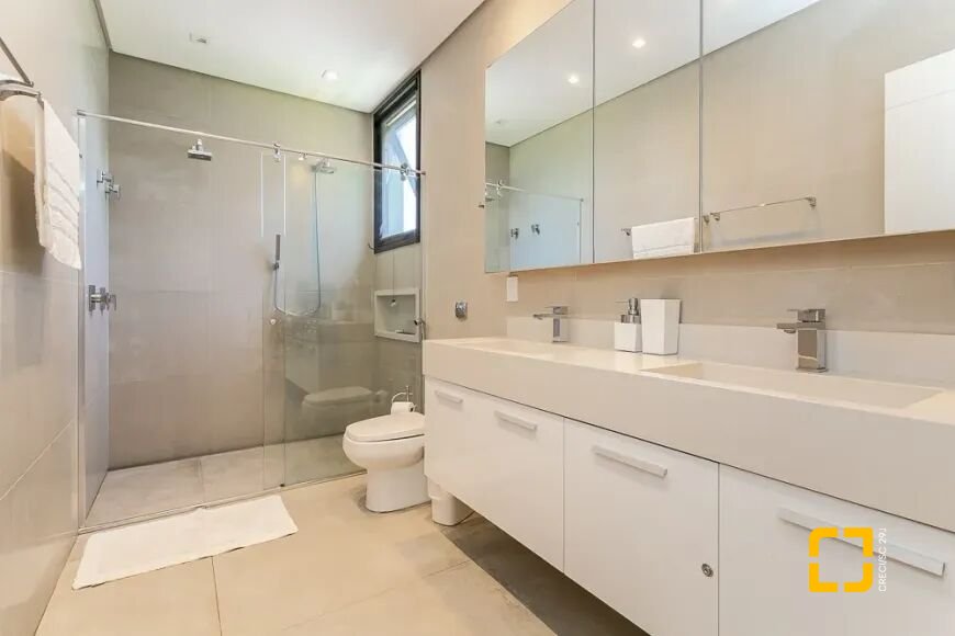 Casa com 460m², 10 quartos (sendo 5 suítes), 2 garagens, no bairro Jurerê Internacional em Florianópolis