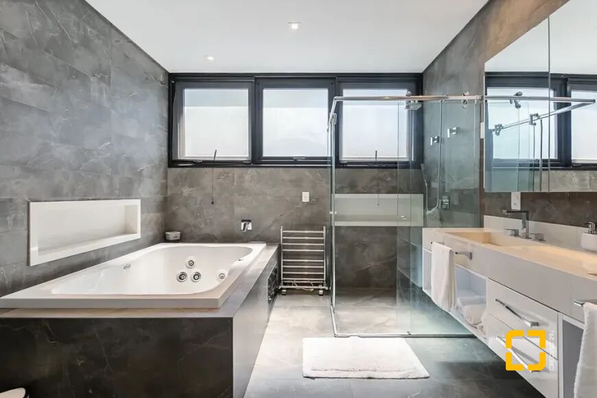 Casa com 460m², 10 quartos (sendo 5 suítes), 2 garagens, no bairro Jurerê Internacional em Florianópolis