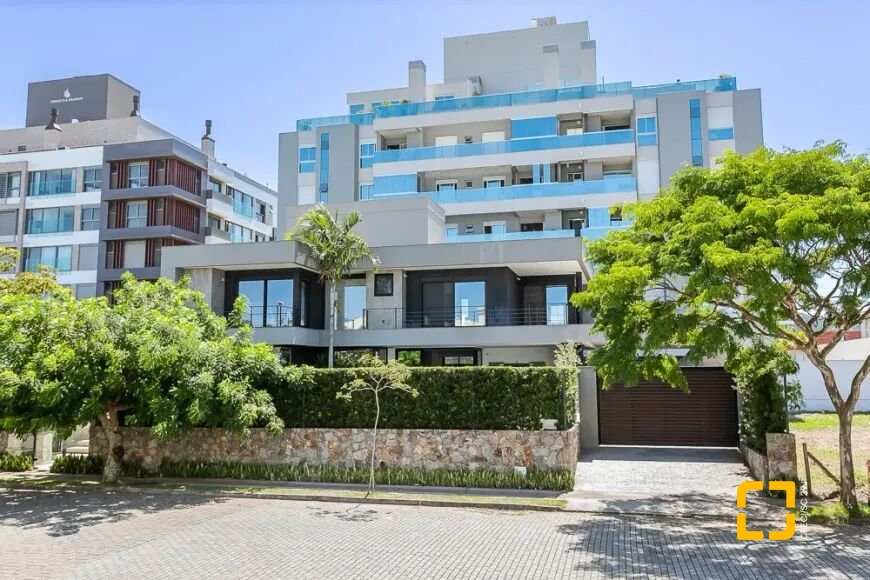 Casa com 460m², 10 quartos (sendo 5 suítes), 2 garagens, no bairro Jurerê Internacional em Florianópolis