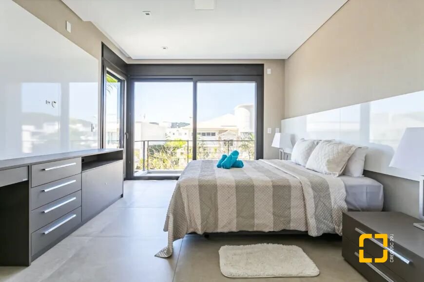 Casa com 460m², 10 quartos (sendo 5 suítes), 2 garagens, no bairro Jurerê Internacional em Florianópolis