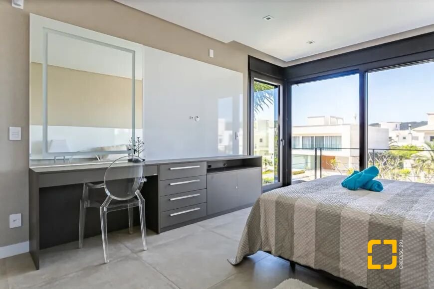 Casa com 460m², 10 quartos (sendo 5 suítes), 2 garagens, no bairro Jurerê Internacional em Florianópolis
