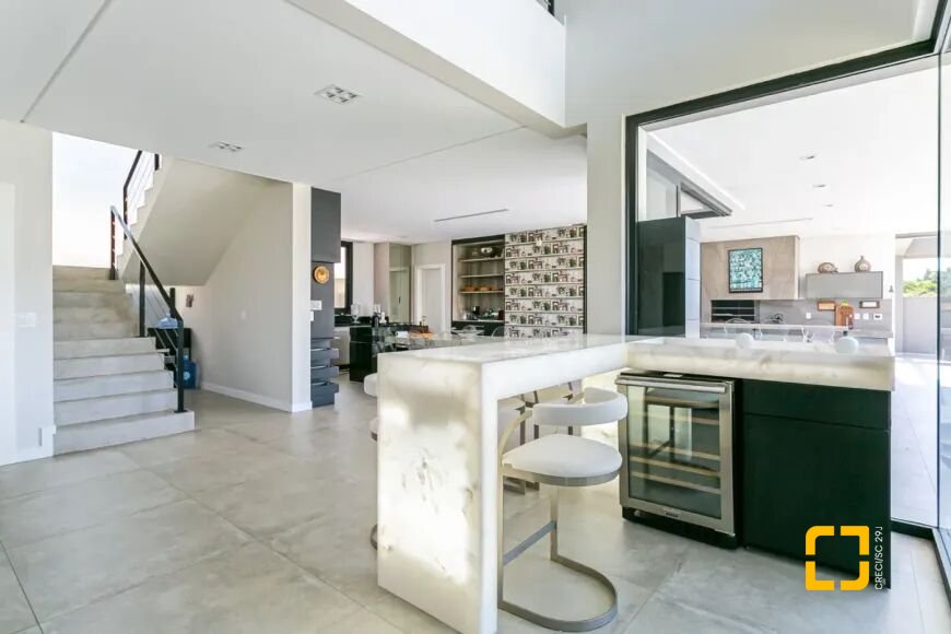 Casa com 460m², 10 quartos (sendo 5 suítes), 2 garagens, no bairro Jurerê Internacional em Florianópolis