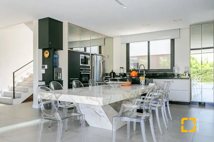 Casa com 460m², 10 quartos (sendo 5 suítes), 2 garagens, no bairro Jurerê Internacional em Florianópolis