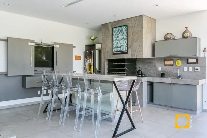 Casa com 460m², 10 quartos (sendo 5 suítes), 2 garagens, no bairro Jurerê Internacional em Florianópolis