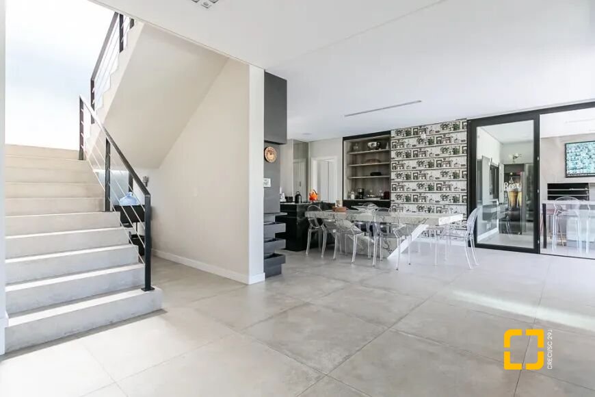 Casa com 460m², 10 quartos (sendo 5 suítes), 2 garagens, no bairro Jurerê Internacional em Florianópolis