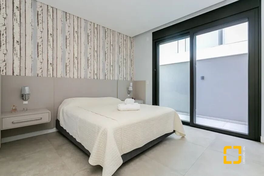 Casa com 460m², 10 quartos (sendo 5 suítes), 2 garagens, no bairro Jurerê Internacional em Florianópolis