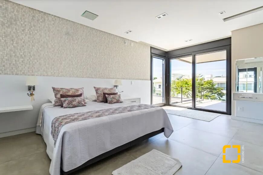 Casa com 460m², 10 quartos (sendo 5 suítes), 2 garagens, no bairro Jurerê Internacional em Florianópolis