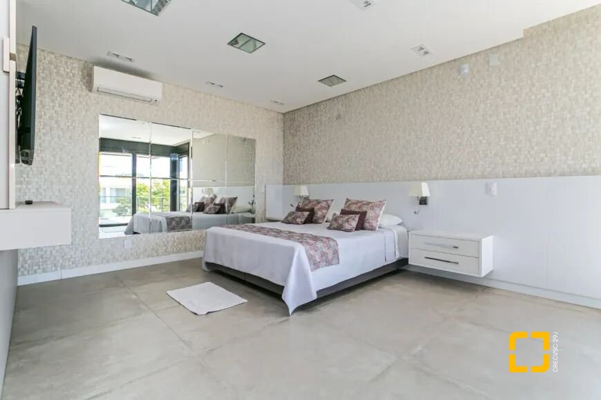 Casa com 460m², 10 quartos (sendo 5 suítes), 2 garagens, no bairro Jurerê Internacional em Florianópolis