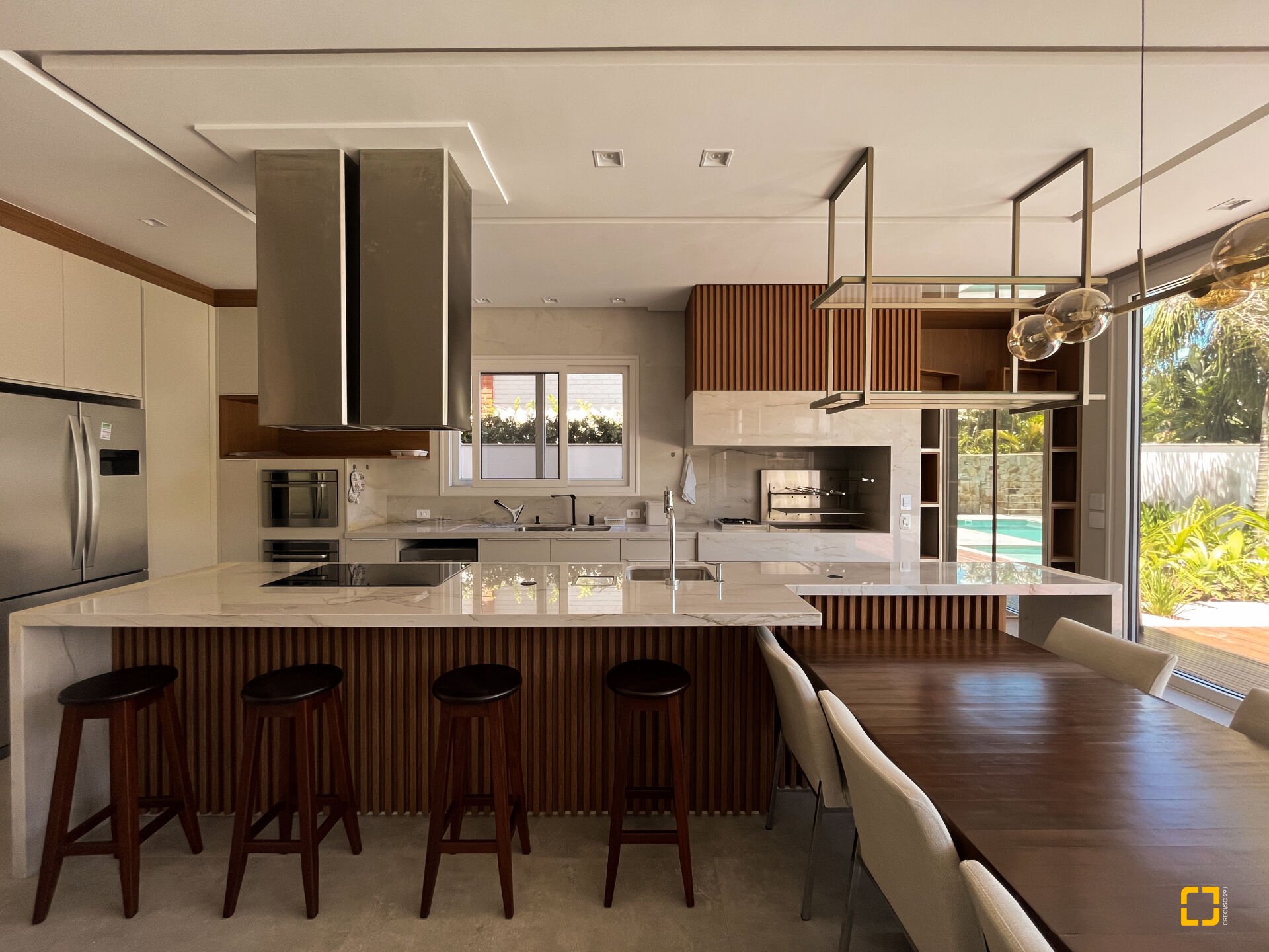 Casa com 400m², 8 quartos (sendo 4 suítes), 4 garagens, no bairro Jurerê Internacional em Florianópolis