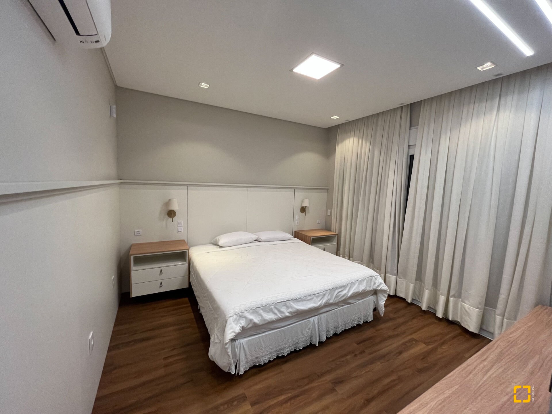 Casa com 400m², 8 quartos (sendo 4 suítes), 4 garagens, no bairro Jurerê Internacional em Florianópolis
