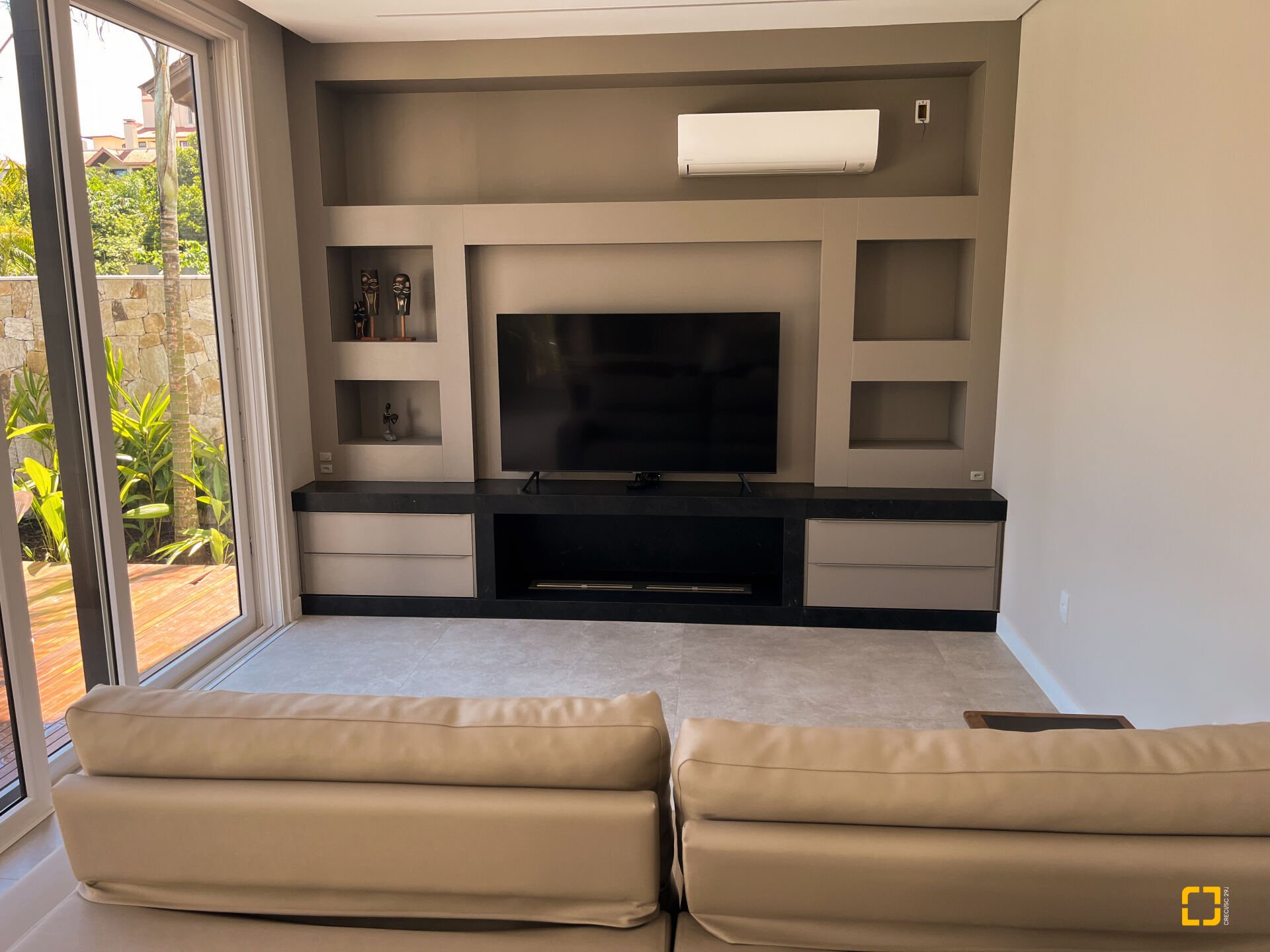 Casa com 400m², 8 quartos (sendo 4 suítes), 4 garagens, no bairro Jurerê Internacional em Florianópolis