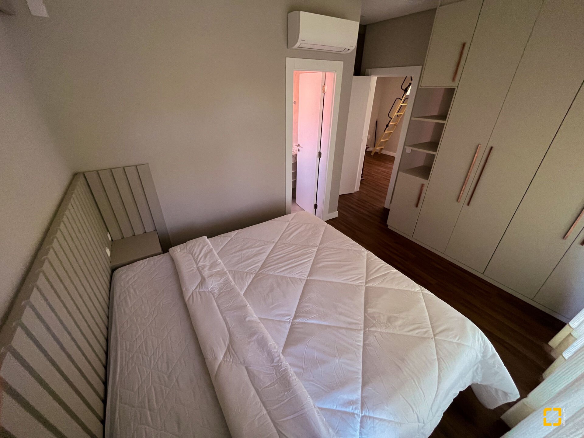 Casa com 400m², 8 quartos (sendo 4 suítes), 4 garagens, no bairro Jurerê Internacional em Florianópolis
