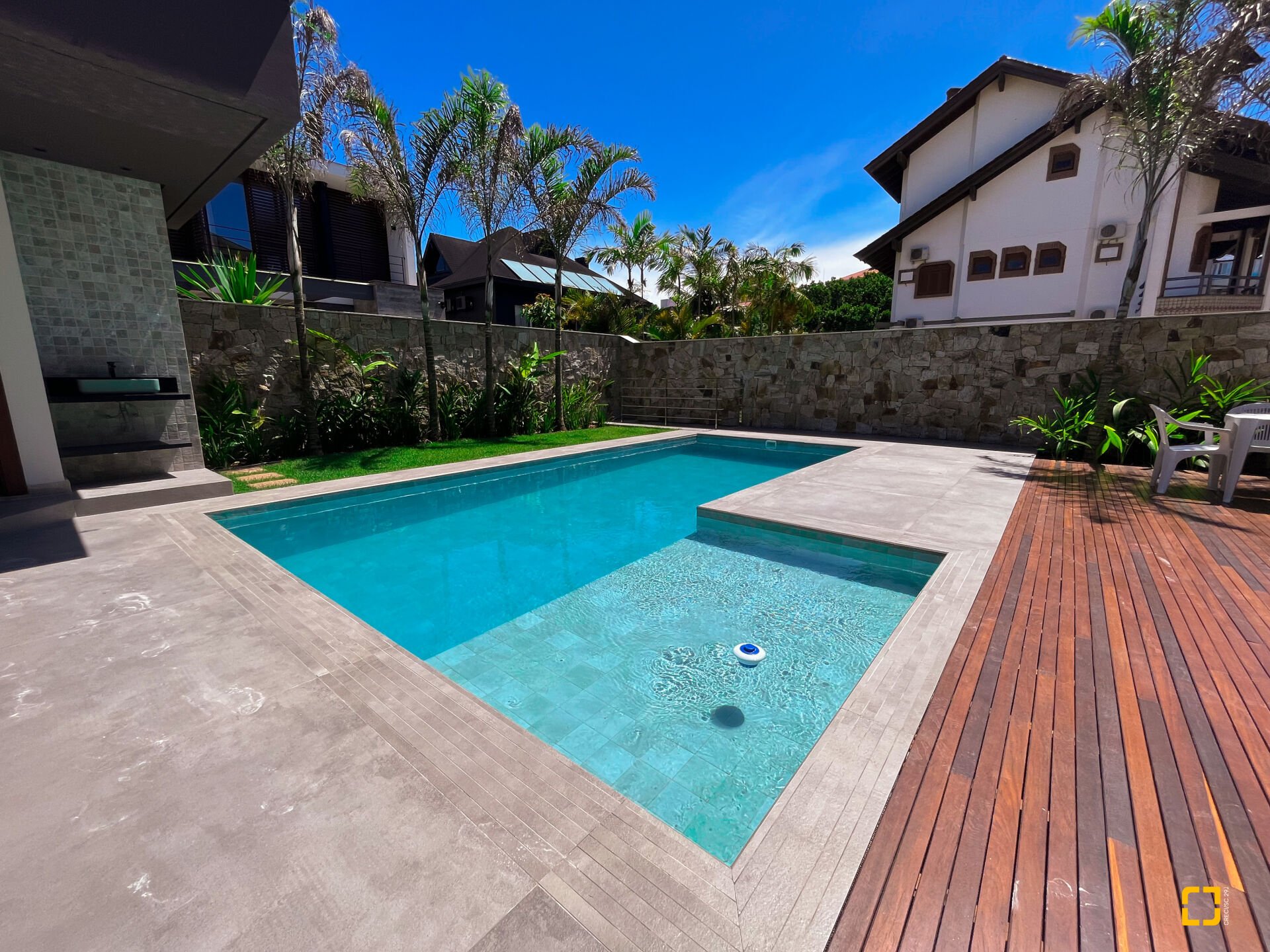 Casa com 400m², 8 quartos (sendo 4 suítes), 4 garagens, no bairro Jurerê Internacional em Florianópolis