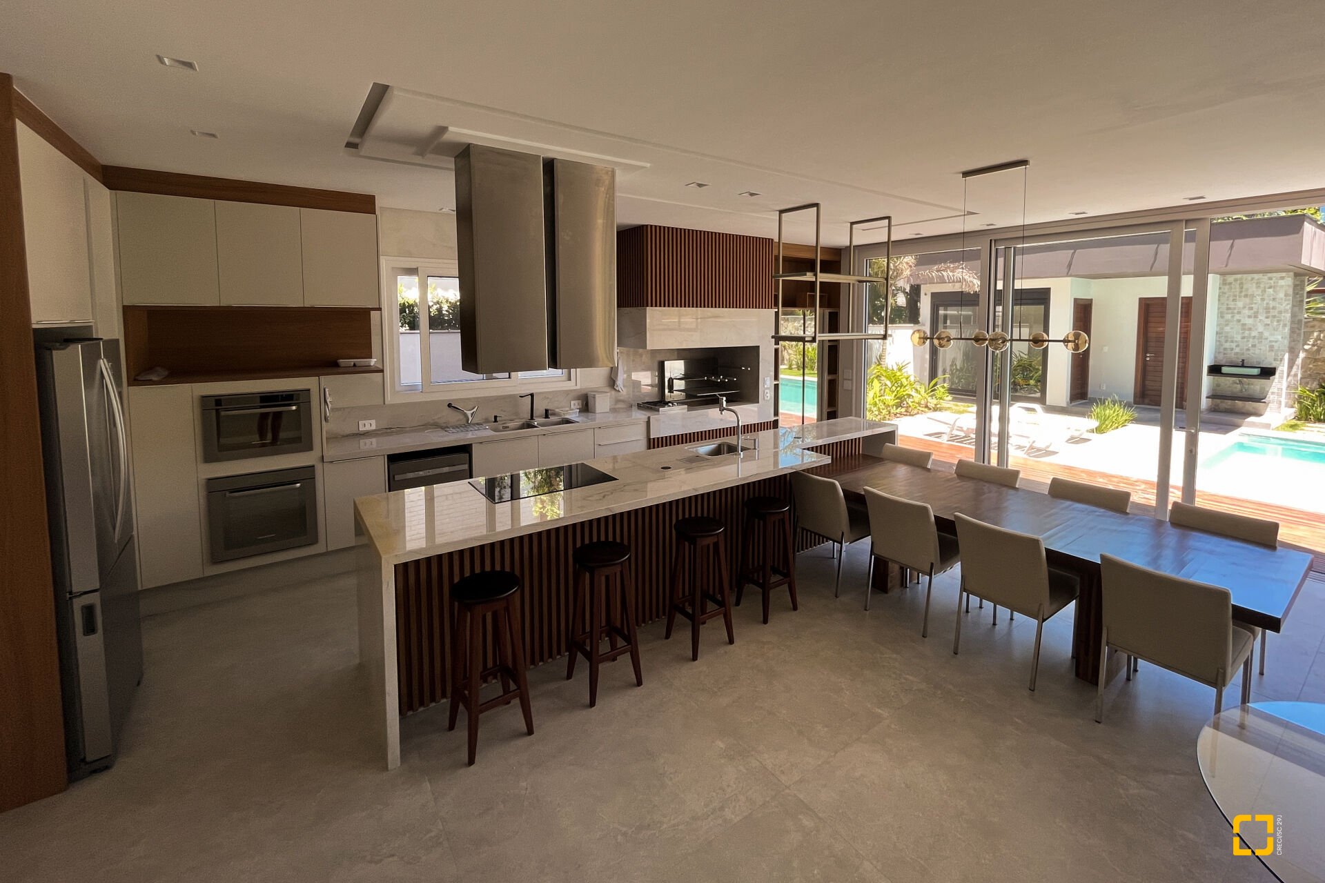 Casa com 400m², 8 quartos (sendo 4 suítes), 4 garagens, no bairro Jurerê Internacional em Florianópolis