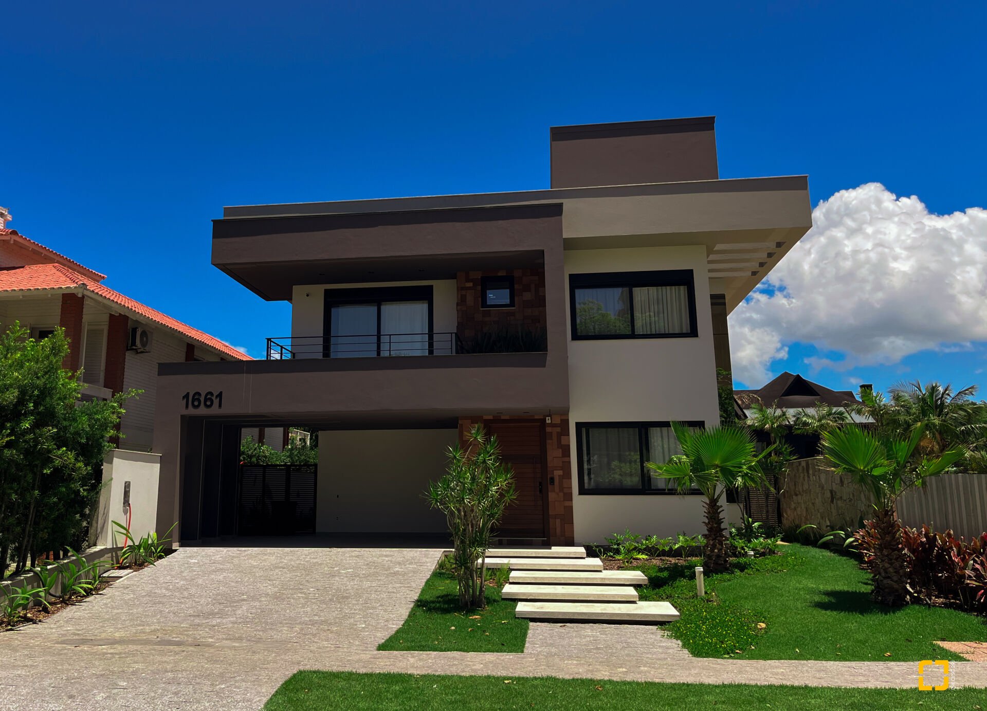 Casa com 400m², 8 quartos (sendo 4 suítes), 4 garagens, no bairro Jurerê Internacional em Florianópolis