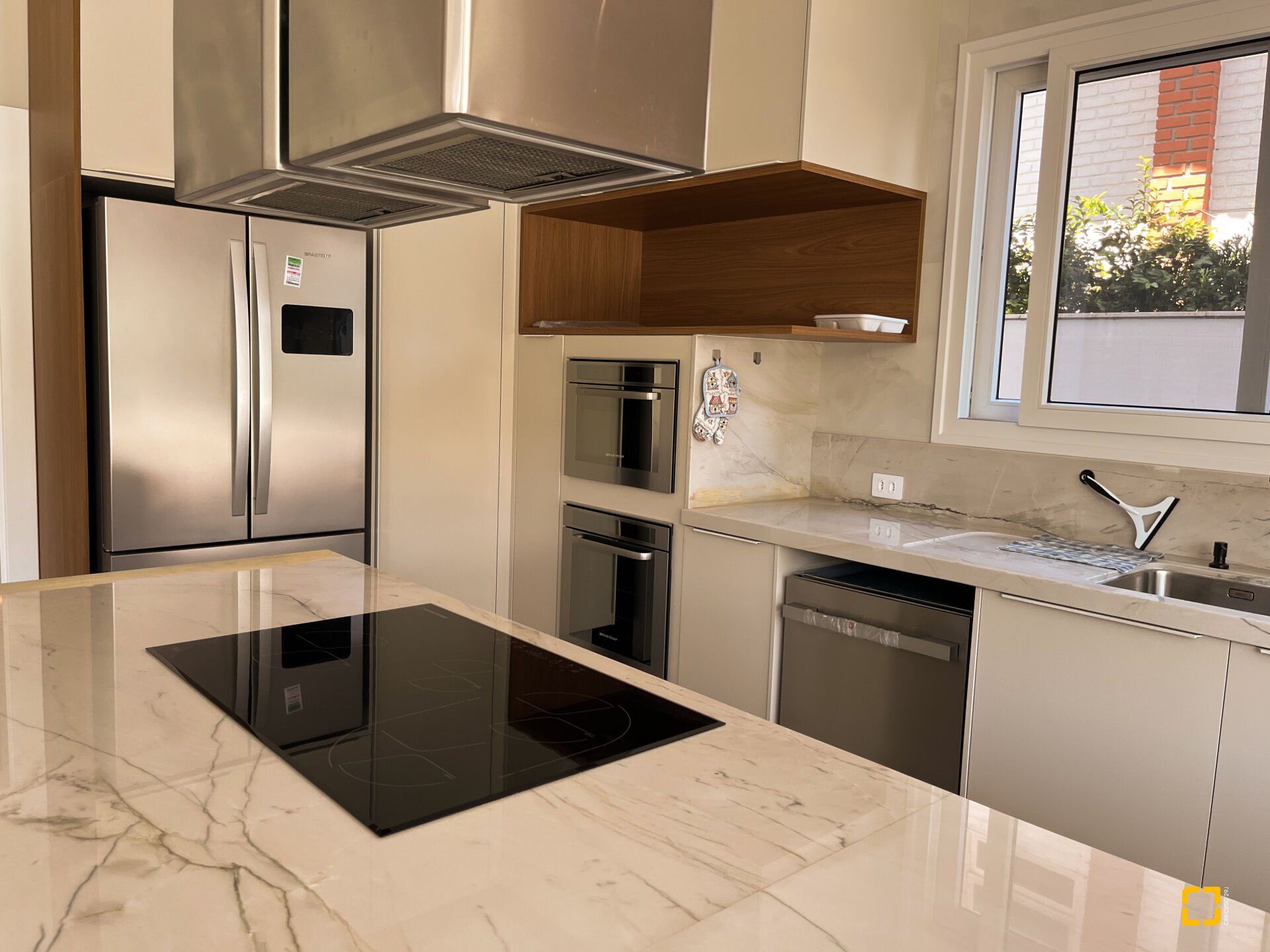 Casa com 400m², 8 quartos (sendo 4 suítes), 4 garagens, no bairro Jurerê Internacional em Florianópolis