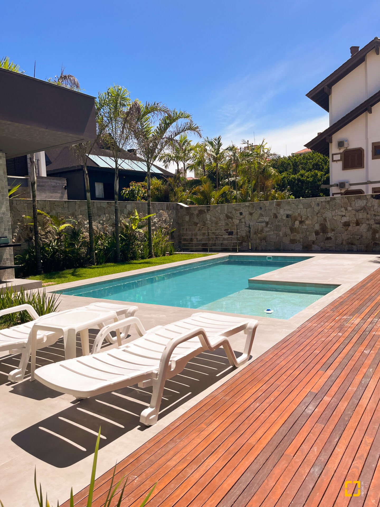 Casa com 400m², 8 quartos (sendo 4 suítes), 4 garagens, no bairro Jurerê Internacional em Florianópolis