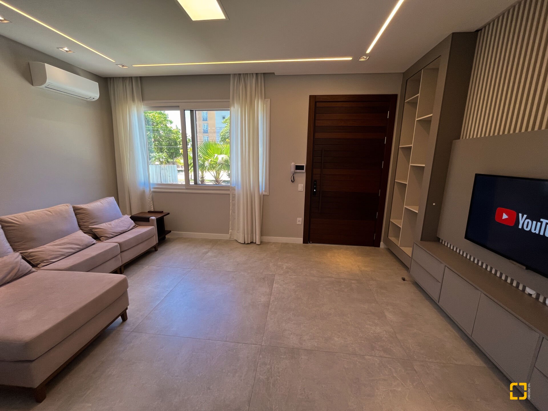 Casa com 400m², 8 quartos (sendo 4 suítes), 4 garagens, no bairro Jurerê Internacional em Florianópolis