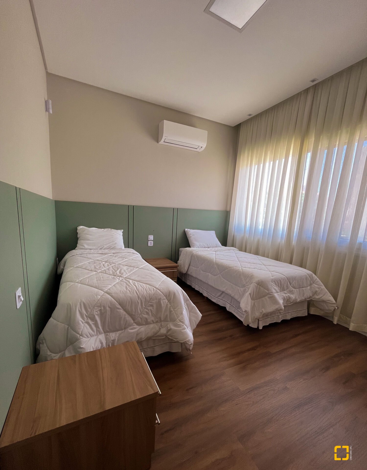 Casa com 400m², 8 quartos (sendo 4 suítes), 4 garagens, no bairro Jurerê Internacional em Florianópolis
