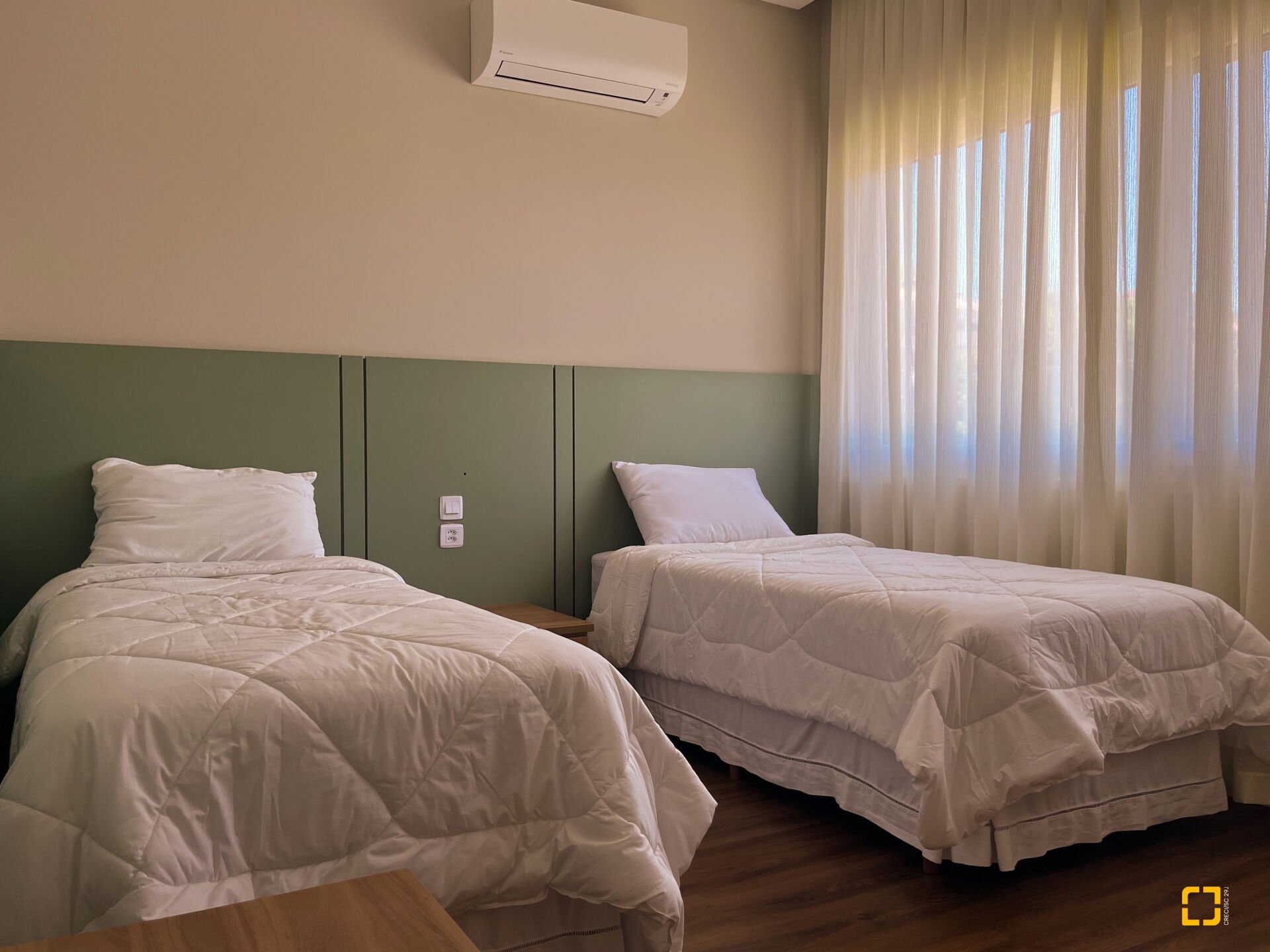Casa com 400m², 8 quartos (sendo 4 suítes), 4 garagens, no bairro Jurerê Internacional em Florianópolis