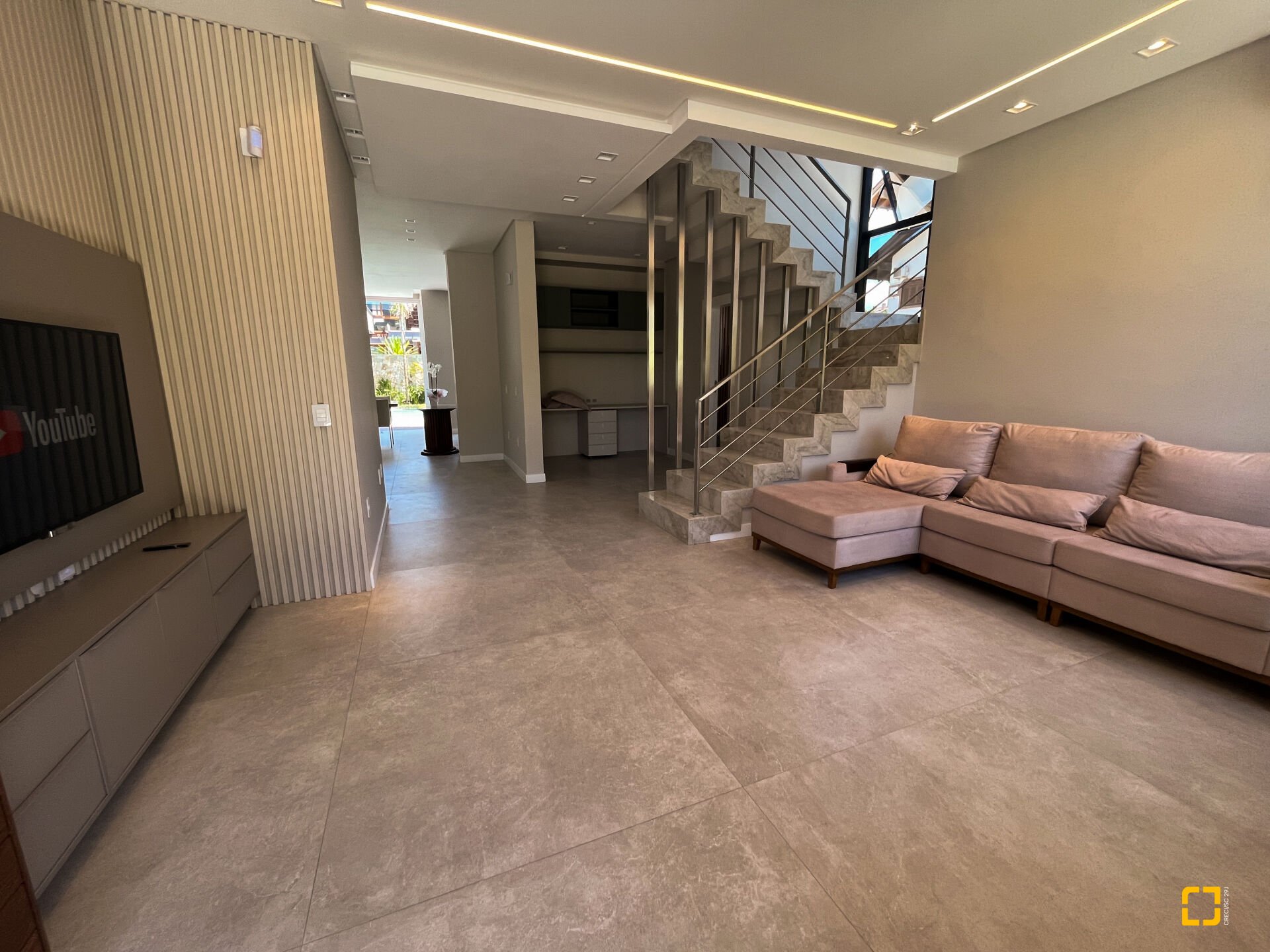 Casa com 400m², 8 quartos (sendo 4 suítes), 4 garagens, no bairro Jurerê Internacional em Florianópolis