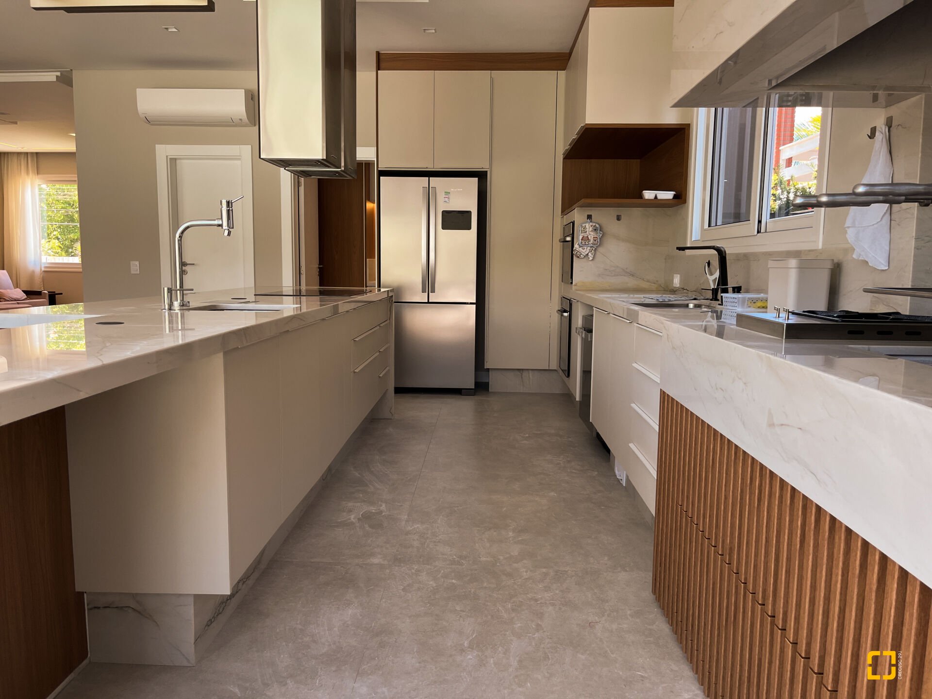Casa com 400m², 8 quartos (sendo 4 suítes), 4 garagens, no bairro Jurerê Internacional em Florianópolis