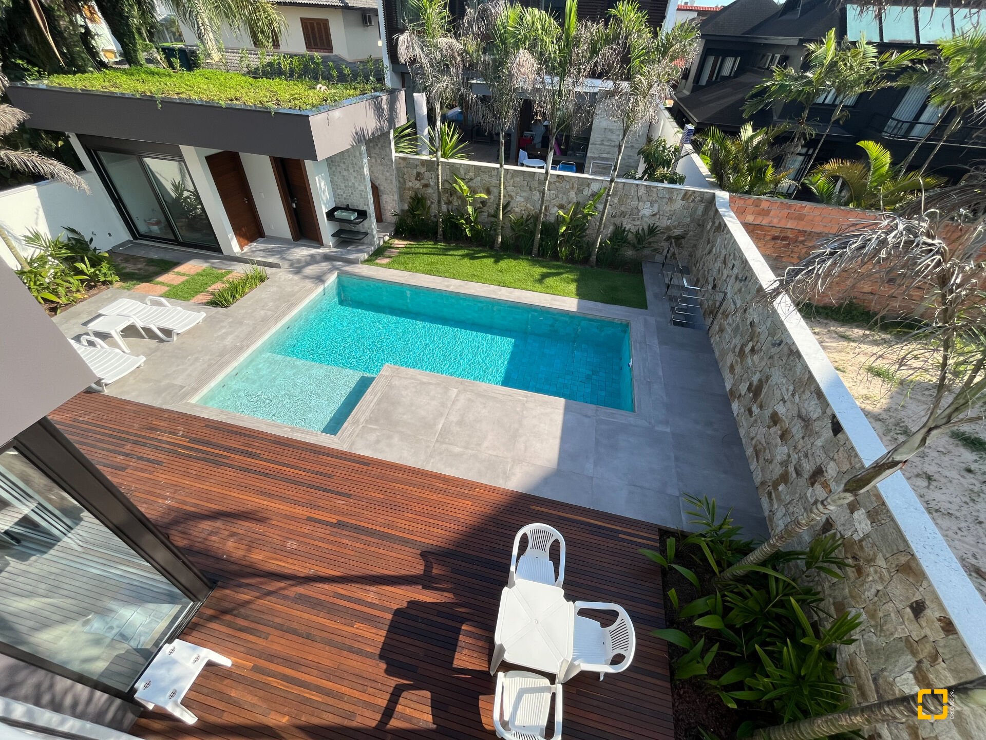 Casa com 400m², 8 quartos (sendo 4 suítes), 4 garagens, no bairro Jurerê Internacional em Florianópolis