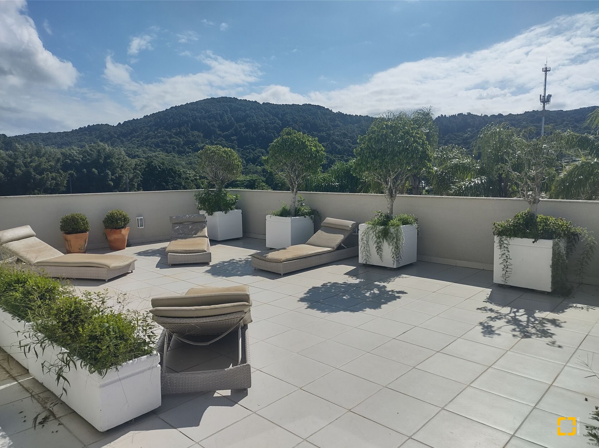 Casa com 995m², 17 quartos (sendo 8 suítes), 4 garagens, no bairro Jurerê Internacional em Florianópolis