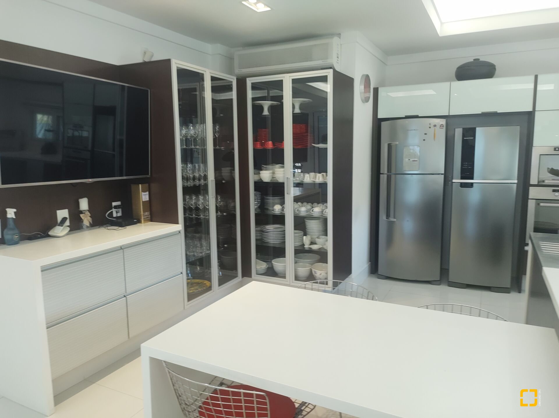 Casa com 995m², 17 quartos (sendo 8 suítes), 4 garagens, no bairro Jurerê Internacional em Florianópolis