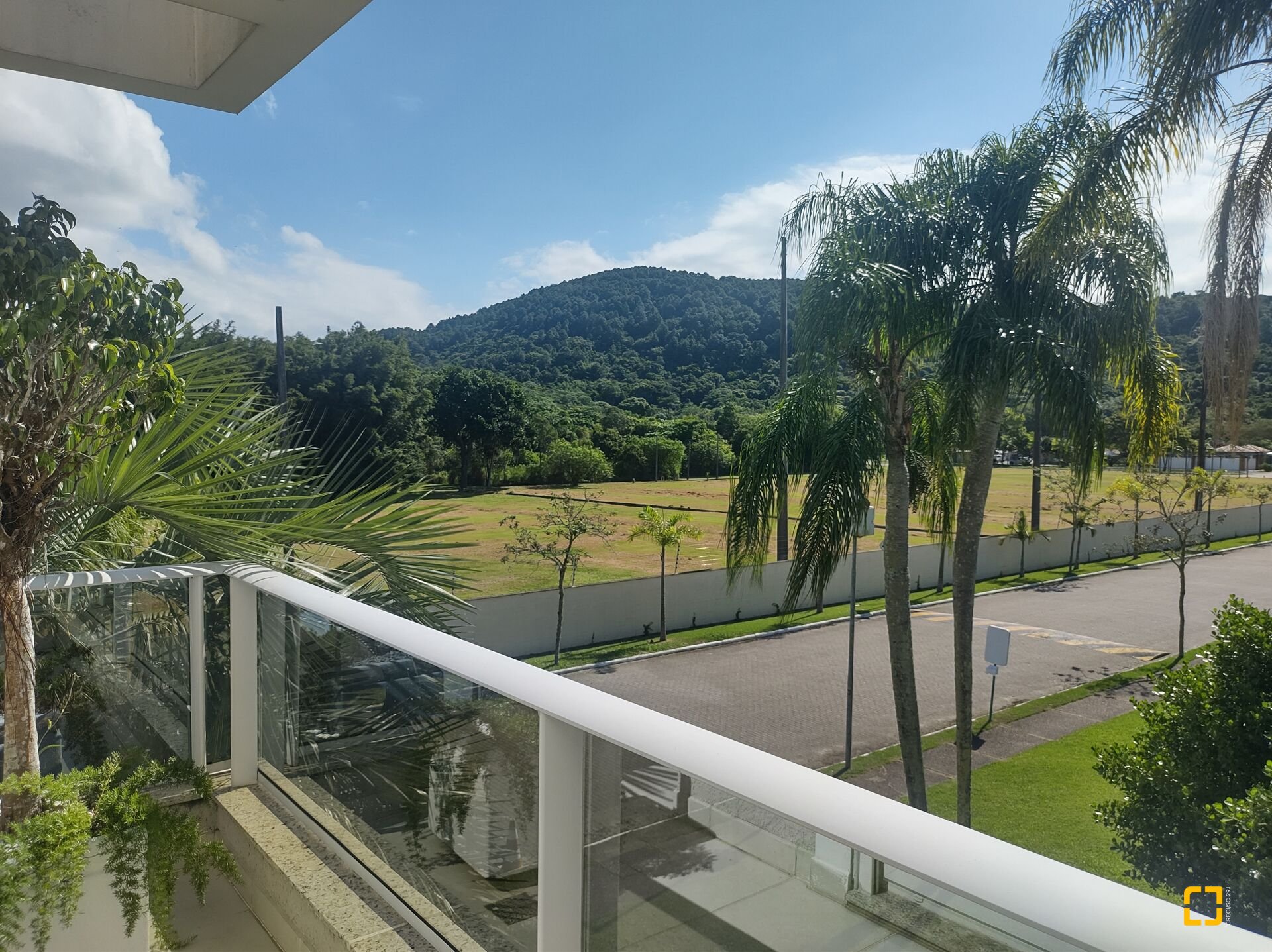 Casa com 995m², 17 quartos (sendo 8 suítes), 4 garagens, no bairro Jurerê Internacional em Florianópolis