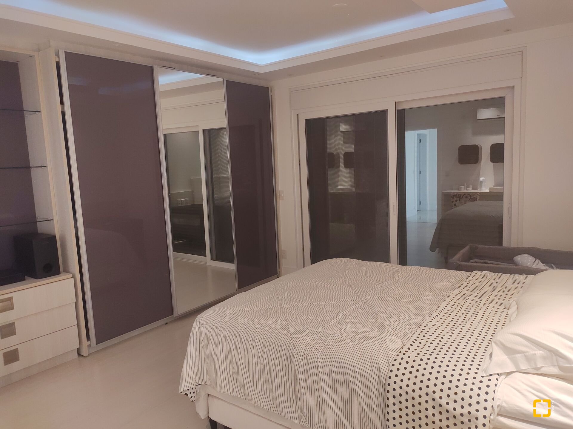 Casa com 995m², 17 quartos (sendo 8 suítes), 4 garagens, no bairro Jurerê Internacional em Florianópolis