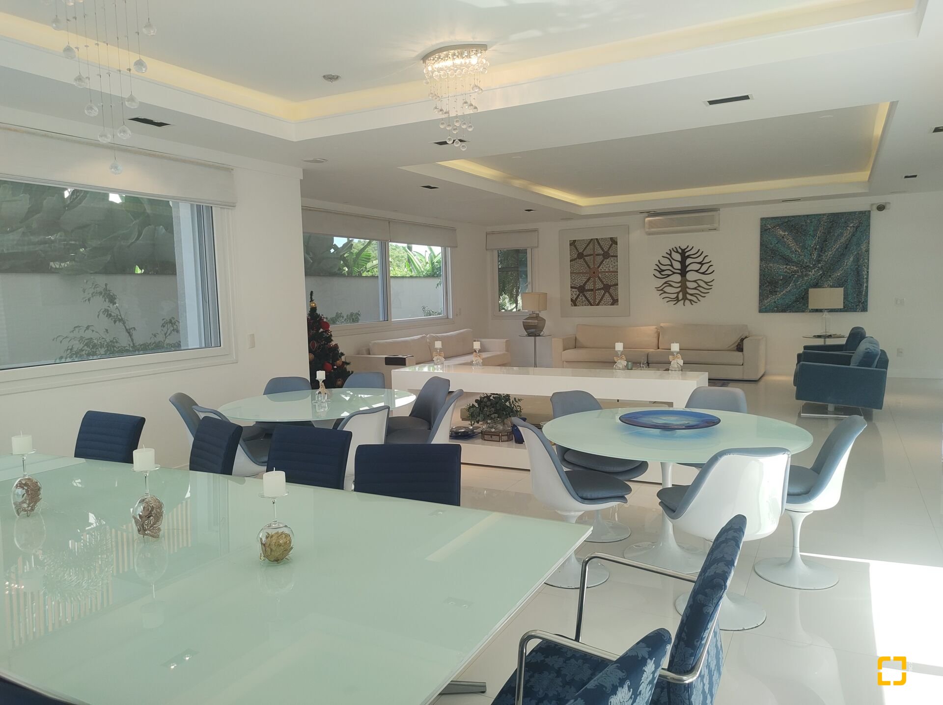 Casa com 995m², 17 quartos (sendo 8 suítes), 4 garagens, no bairro Jurerê Internacional em Florianópolis