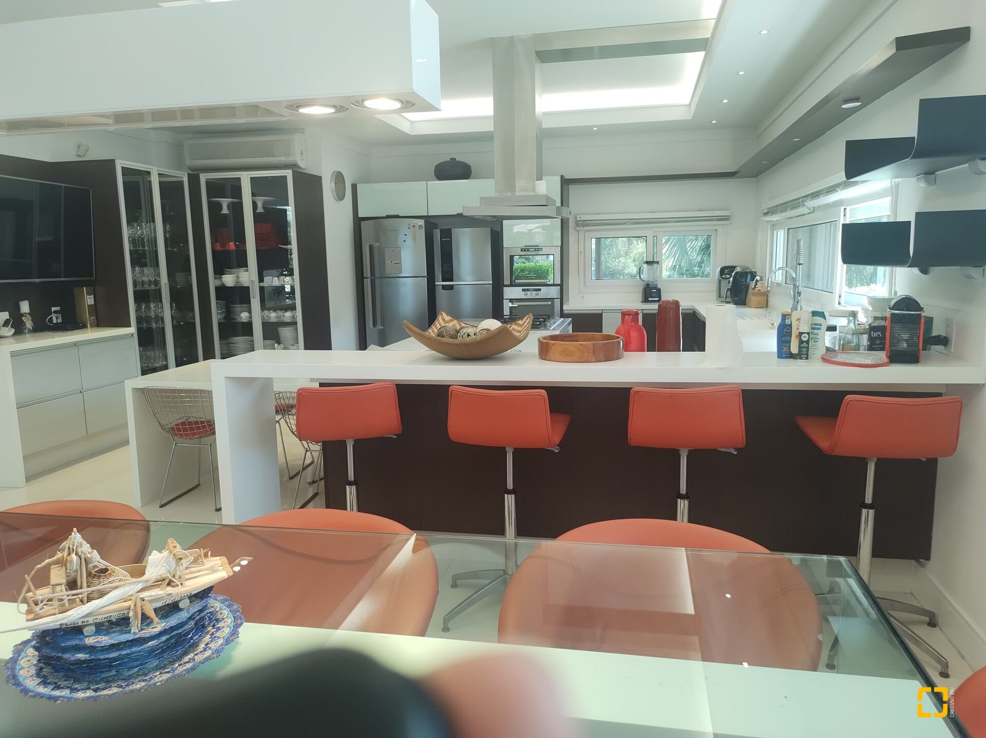 Casa com 995m², 17 quartos (sendo 8 suítes), 4 garagens, no bairro Jurerê Internacional em Florianópolis