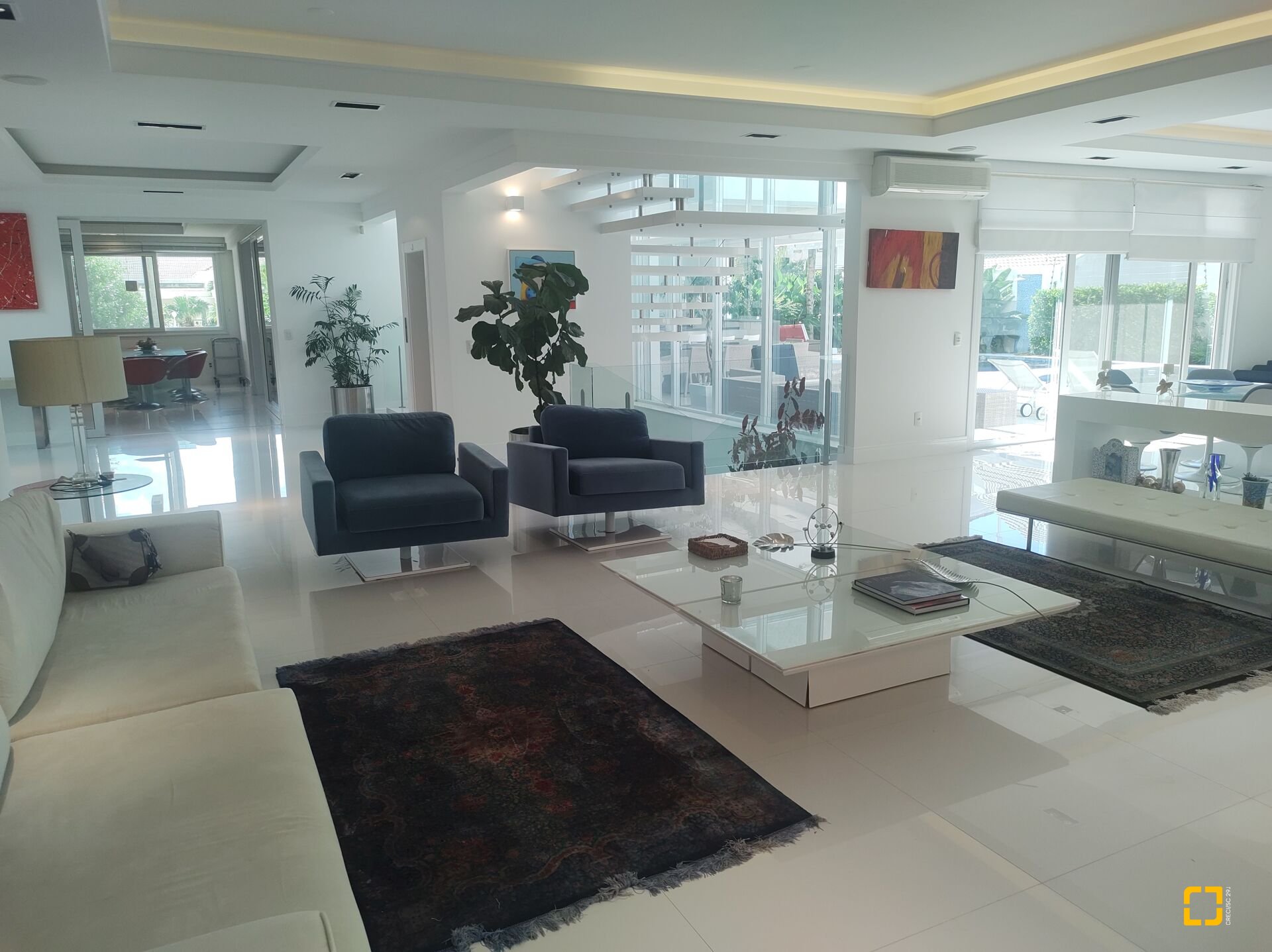 Casa com 995m², 17 quartos (sendo 8 suítes), 4 garagens, no bairro Jurerê Internacional em Florianópolis