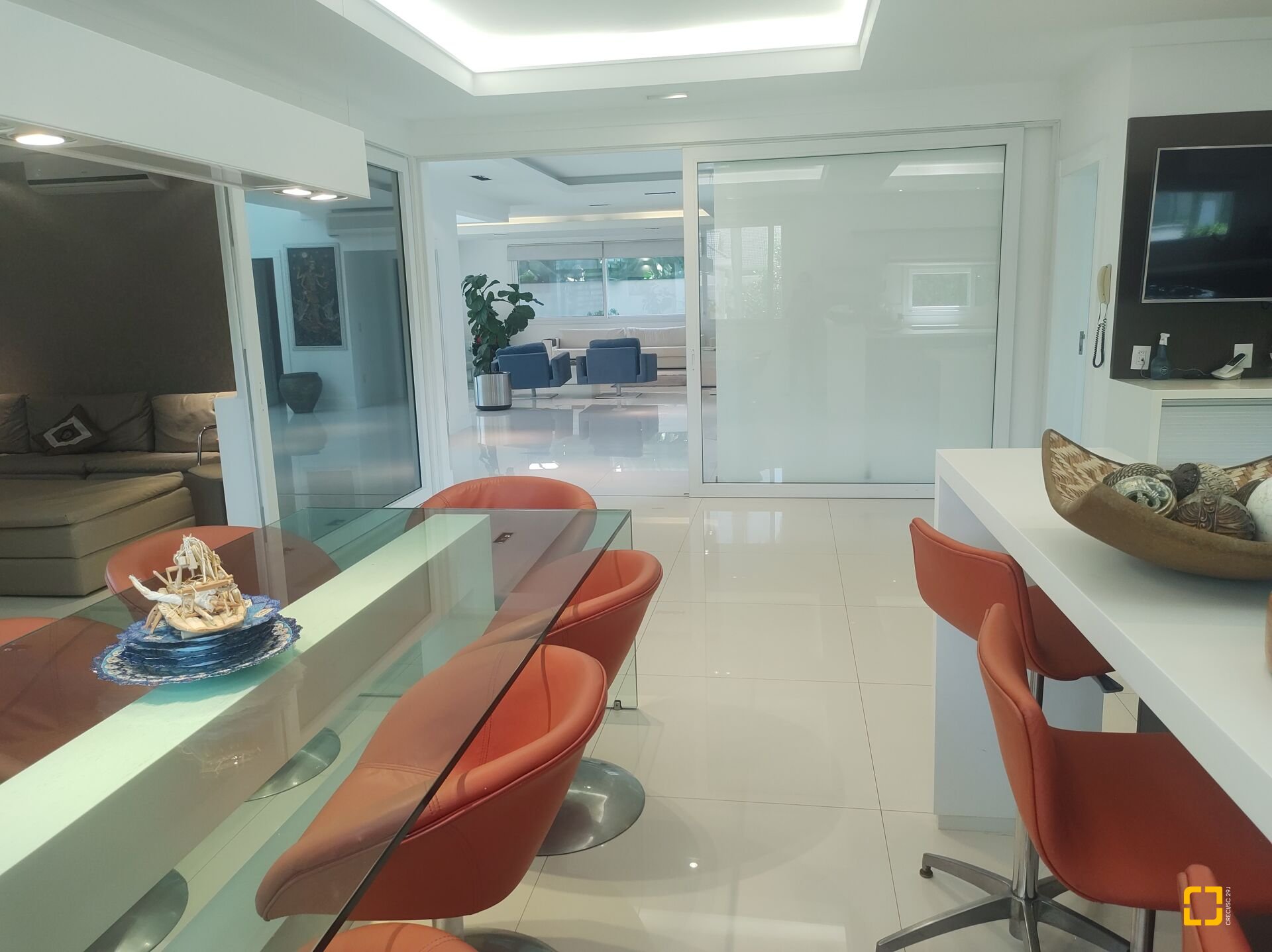 Casa com 995m², 17 quartos (sendo 8 suítes), 4 garagens, no bairro Jurerê Internacional em Florianópolis